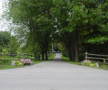 Inn On The Moraine Caledon Exterior foto